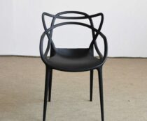 Nowoczesne czarne krzesło